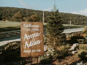 Anna-Adam-Welcome-Sign-Overlook-Barn