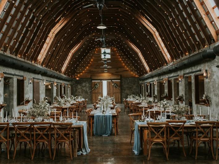 Barn-Interior-Overlook-Barn-Anna-Adam