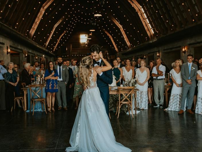 First-Dance-Kiss-Adam-Anna