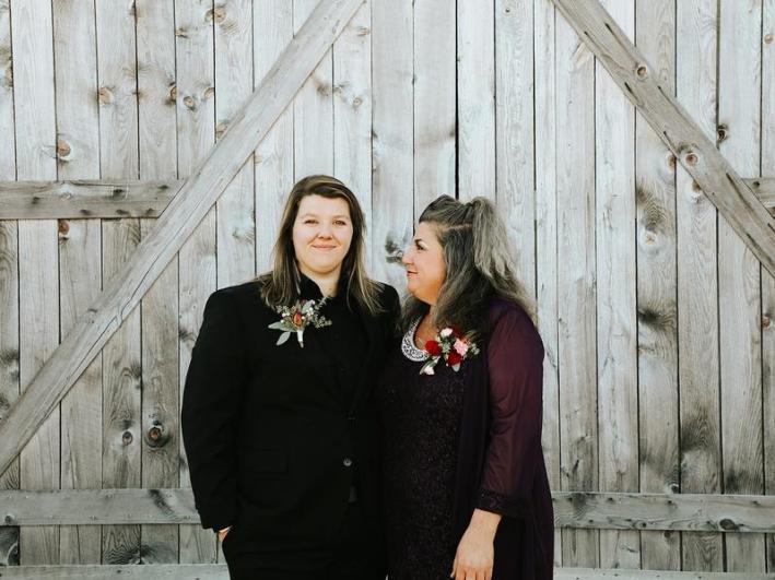 Barn-Door-Photo-Amber-Mom