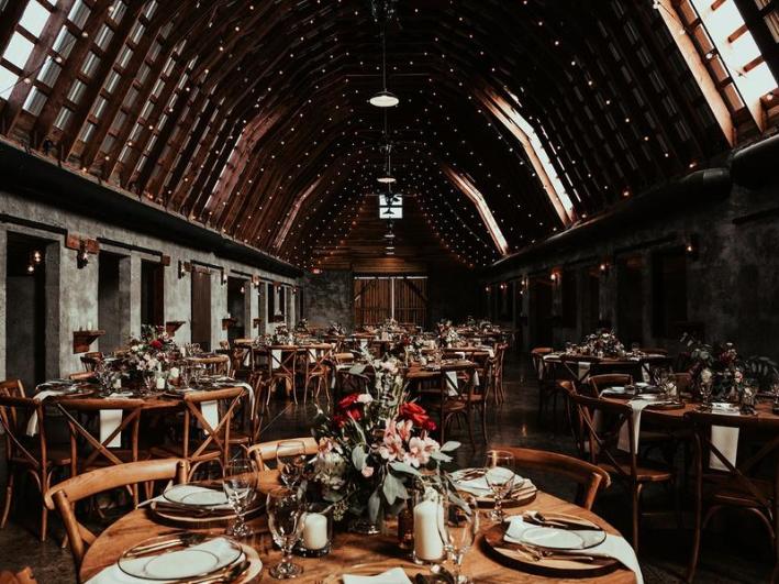 Overlook-Barn-Setup-Brooke-Amber