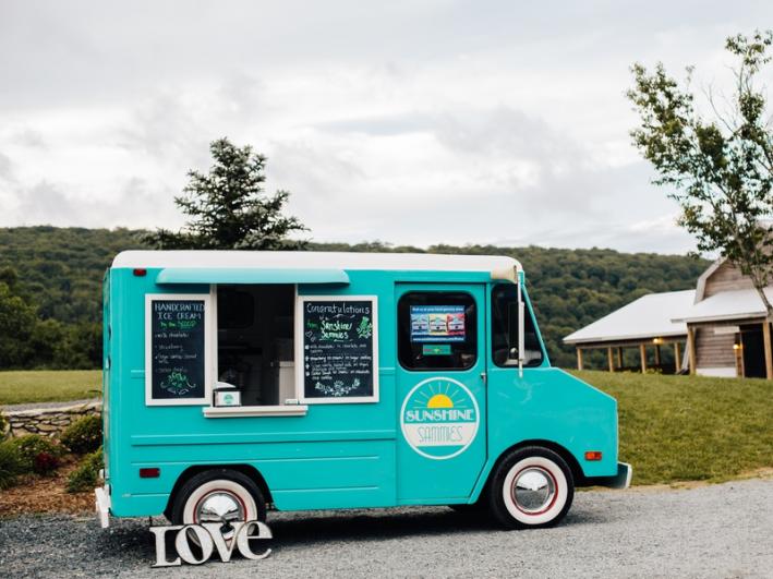 Wedding-Food-Truck-Caitlin-Adam