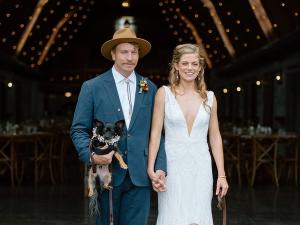 Chesnut-Will-With-Their-Dogs-Overlook-Barn