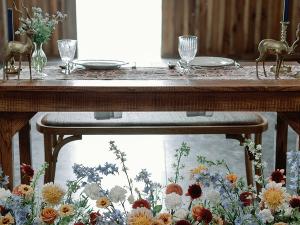 Sweetheart-Table-With-Greenery