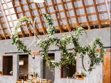Circular-Flower-Decoration-Barn-Interior