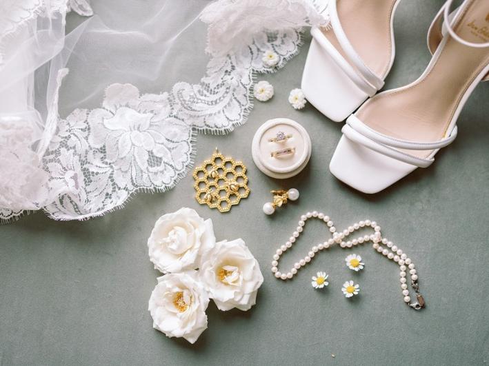 Bride-Clothing-Details-Mackenzie