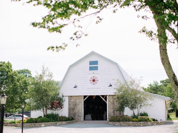 Front-Overlook-Barn-Drew-Mackenzie