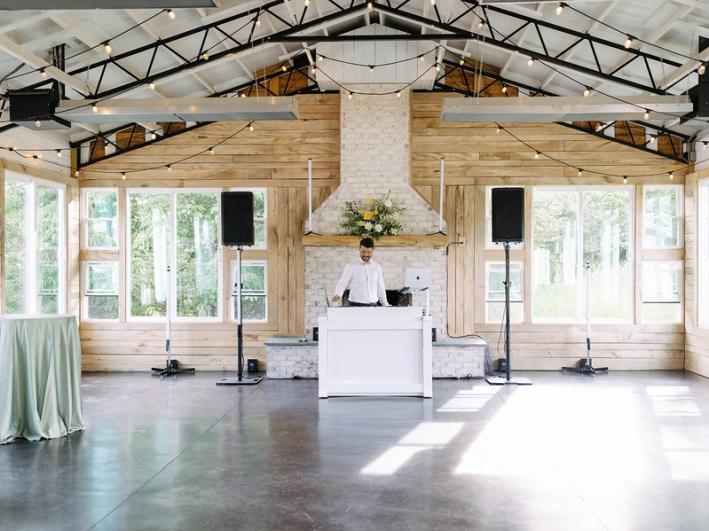 Pavilion-Decor-DJ