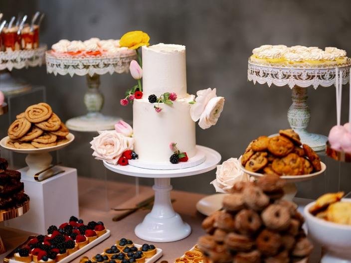 Dessert-Table-Wedding-Cake