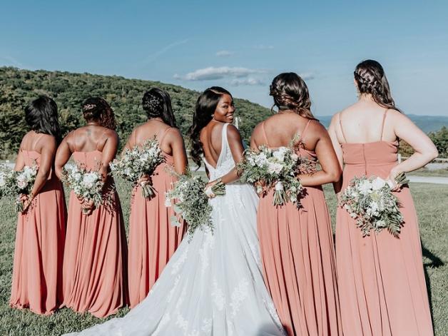 Pelumi-With-Bridesmaids-Bouquet