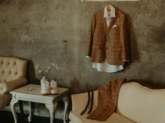 Groom-Details-Barn-Stall-Brady