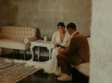 Intimate-Letter-Exchange-Brady-India