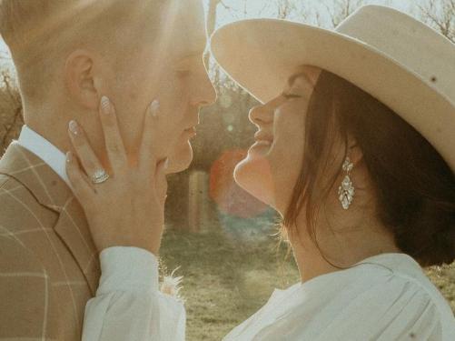 Romantic-Stare-Brady-India