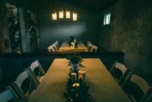 Barn-Stall-Table-Setup-Linens