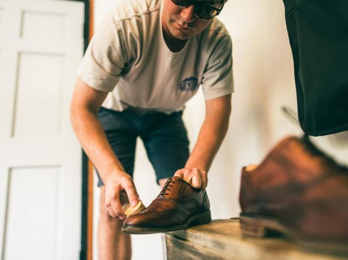 Groom-Shining-Shoes-Bennett-Smith