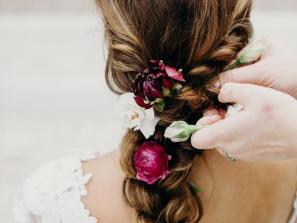 Laura-Flower-Hair-Details