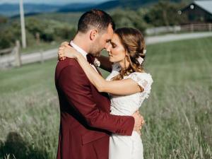 Meadow-Embrace-Laura-Matt