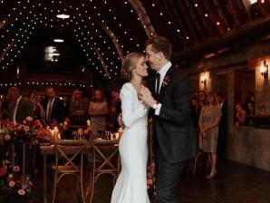 First-Dance-Overlook-Barn-Lauren-Ryan