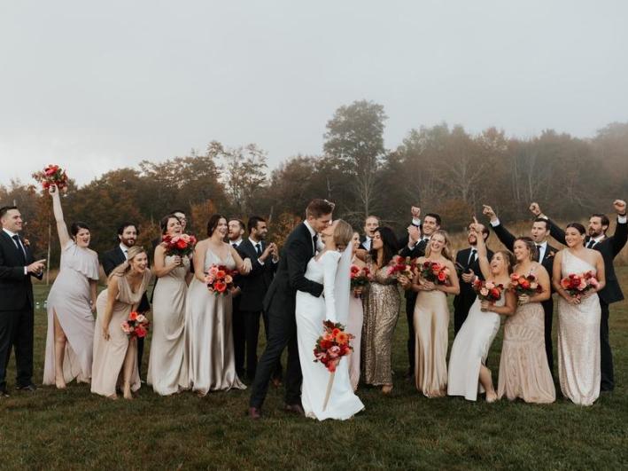 Wedding-Party-Lauren-Ryan-Meadow-Kiss