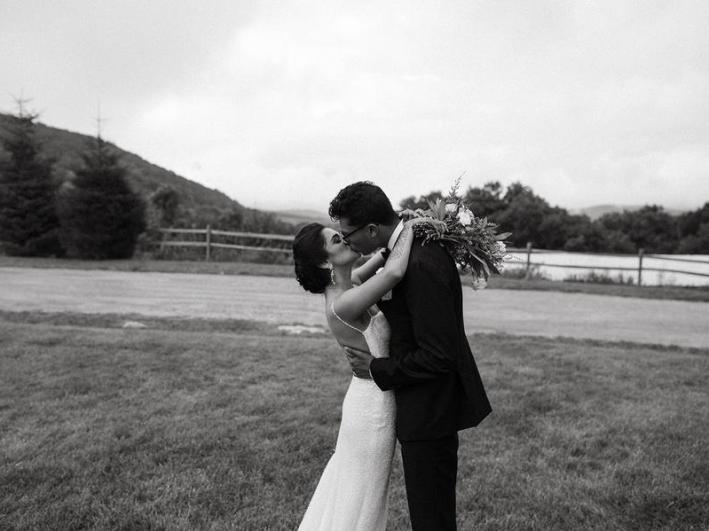 Mountain-Meadow-Kiss-Liya-Danny