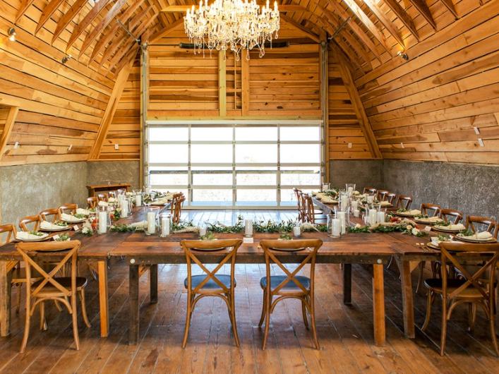 Cliffside-Barn-Chandelier-Reception-Maggie-Victoria