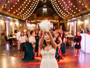 Bride-Bouquet-Toss-Overlook-Barn