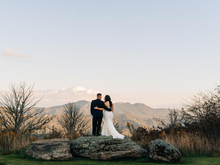 Expansive-Boulder-Mountain-View-Overlook-Barn