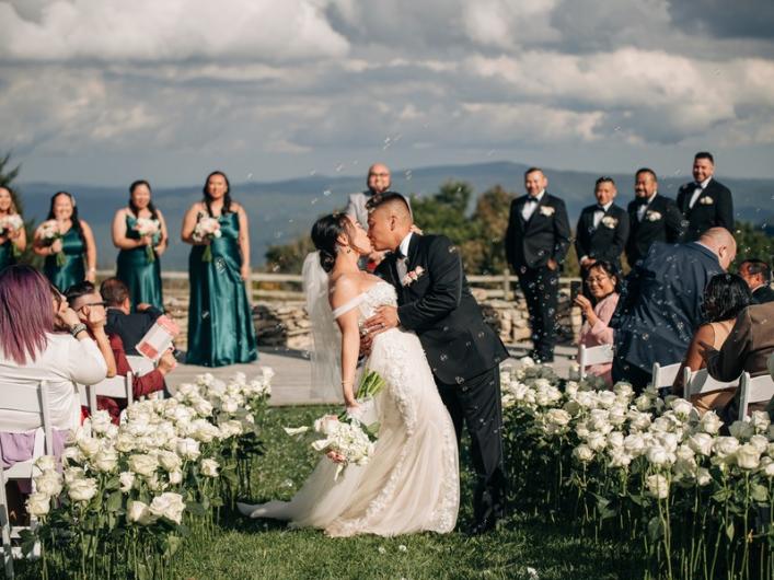 Just-Married-Wedding-Isle-Kiss