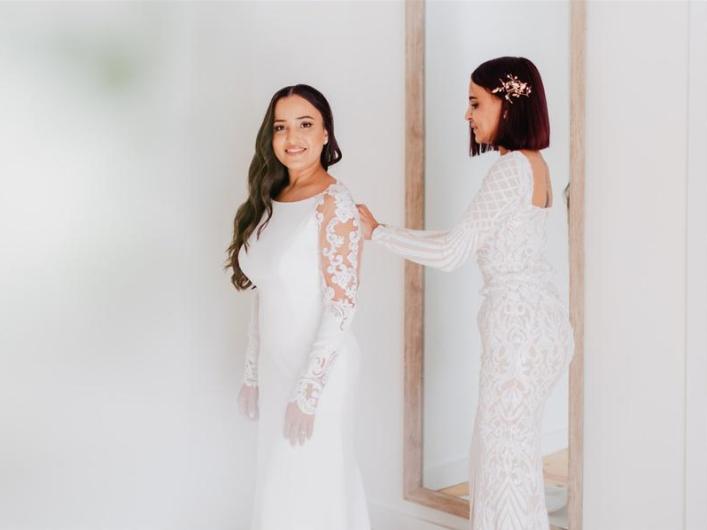 Bride-Getting-Ready-Honeymoon-Suite-Gallery