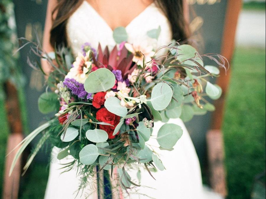 Bouquet-Sophisticated-Florals-Overlook-Barn