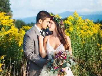 Couple-Mountain-View-With-Flowers-FW