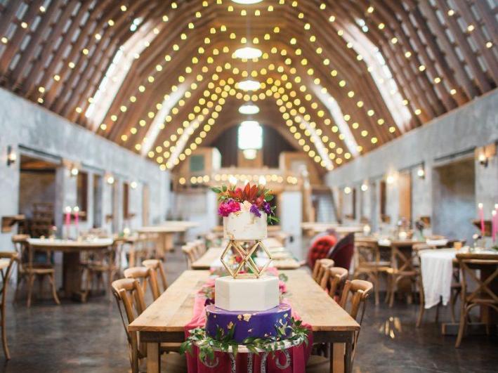 Wedding-Cake-String-Lights-Ugga-Mugga-Bakery