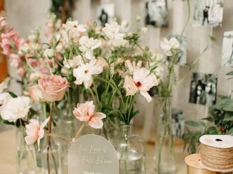 Spring-Flower-Wedding-Details