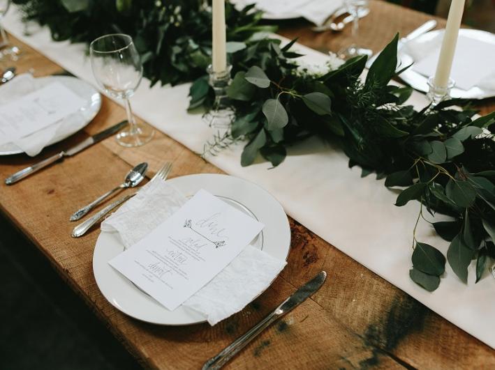 Stylized-Shoot-Barn-Place-Setting 